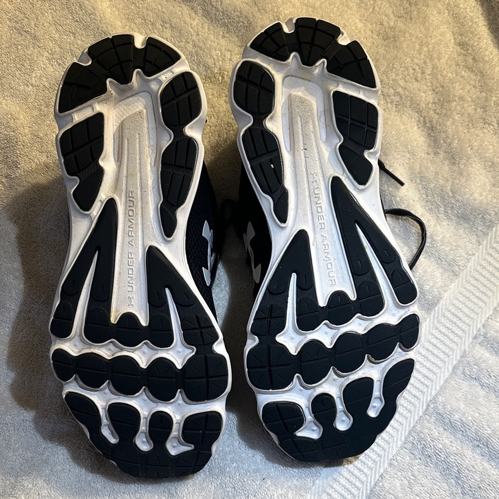 Under Armour Black Athletic Shoes - Picture 8 of 8